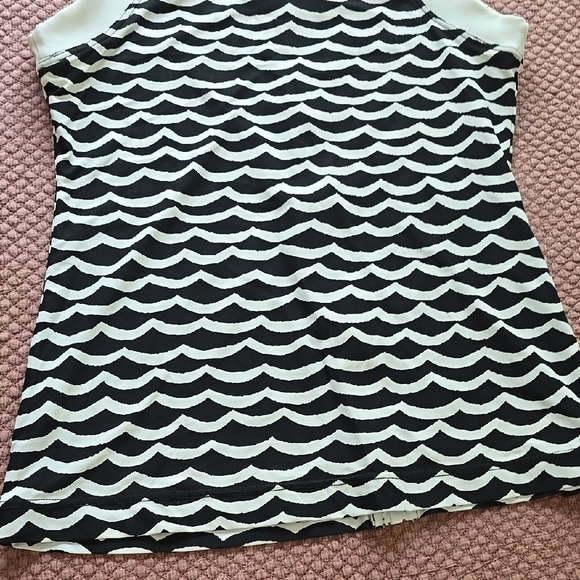 Seafolly Black and White Wave Pattern Rash guard Vest Top - Picture 11 of 14